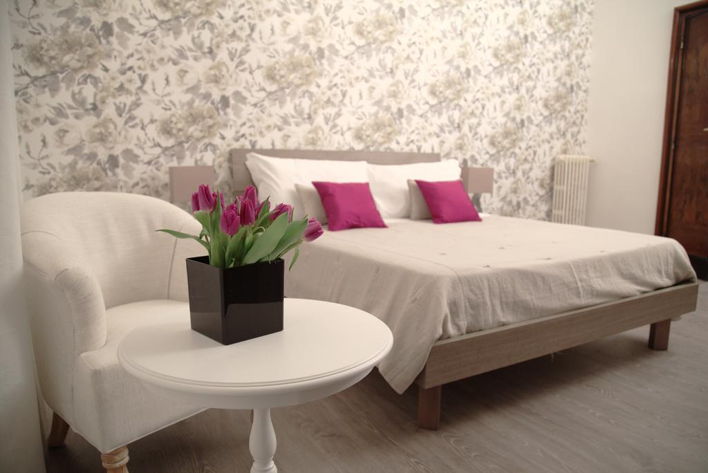 Deluxe Double Room Private Internal Bathroom